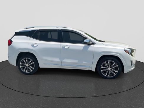 Used 2020 GMC Terrain Denali w/ Denali Premium Package FWD image 9