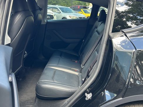 Used 2025 Tesla Model Y Long Range AWD/4WD image 15