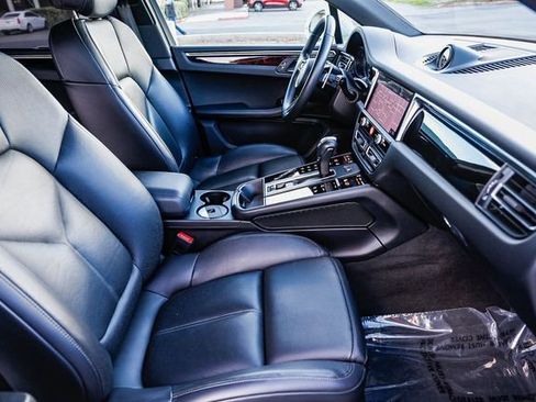 Used 2023 Porsche Macan image 17