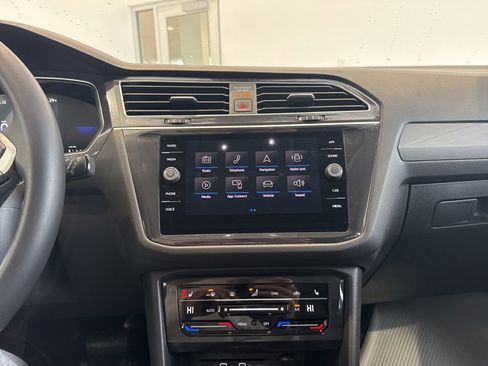 Used 2024 Volkswagen Tiguan SE image 23