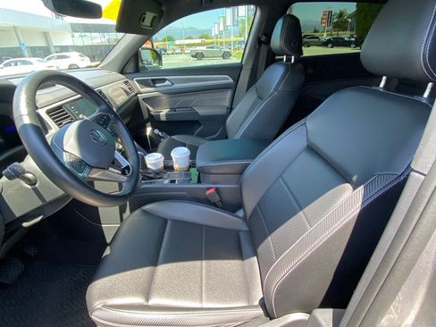 Used 2022 Volkswagen Atlas Cross Sport SE FWD image 6