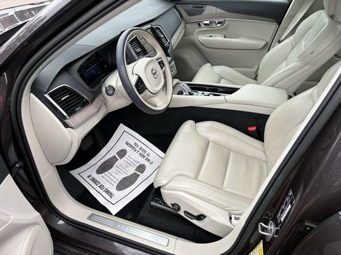 Used 2023 Volvo XC90 B6 Ultimate w/ Protection Package image 12