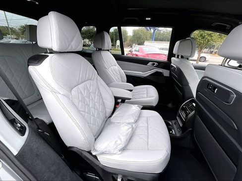 New 2026 BMW X7 xDrive40i image 24