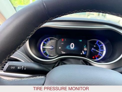 Certified 2024 Chrysler Pacifica Limited FWD image 13