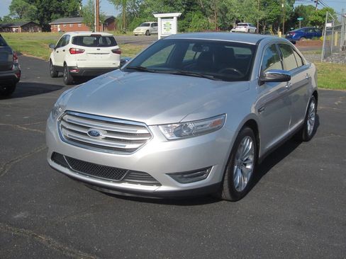 Used 2013 Ford Taurus Limited image 2