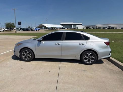 Used 2019 Kia Forte LXS FWD image 3