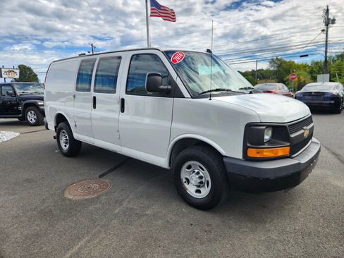 Used 2016 Chevrolet Express 2500 image 21