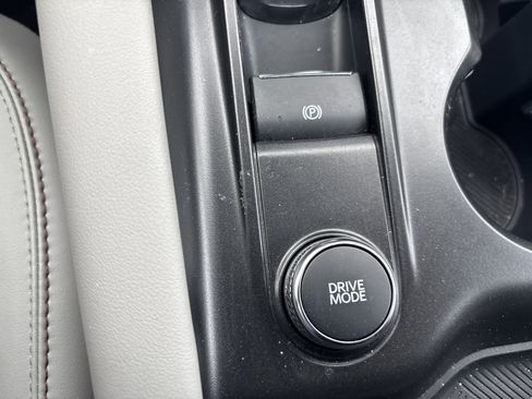 Used 2025 Ford Explorer Active w/ Active Comfort Package image 30