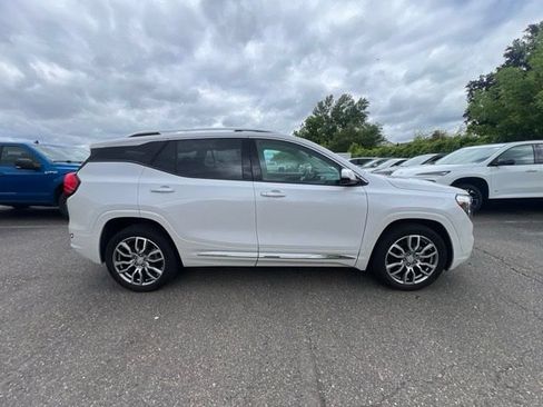 Used 2024 GMC Terrain Denali w/ Denali Premium Package AWD/4WD image 4