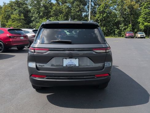 Used 2025 Jeep Grand Cherokee Altitude AWD/4WD image 4