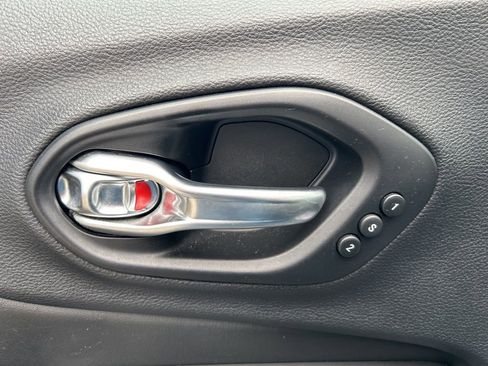 Used 2019 Jeep Cherokee Trailhawk image 30