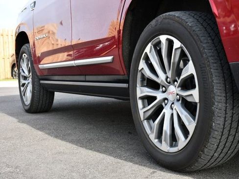 Used 2022 GMC Yukon Denali w/ Advanced Technology Package AWD/4WD image 9