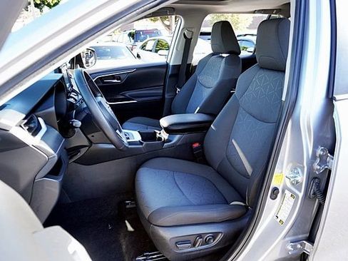 Used 2022 Toyota RAV4 XLE w/ Convenience Package FWD image 15