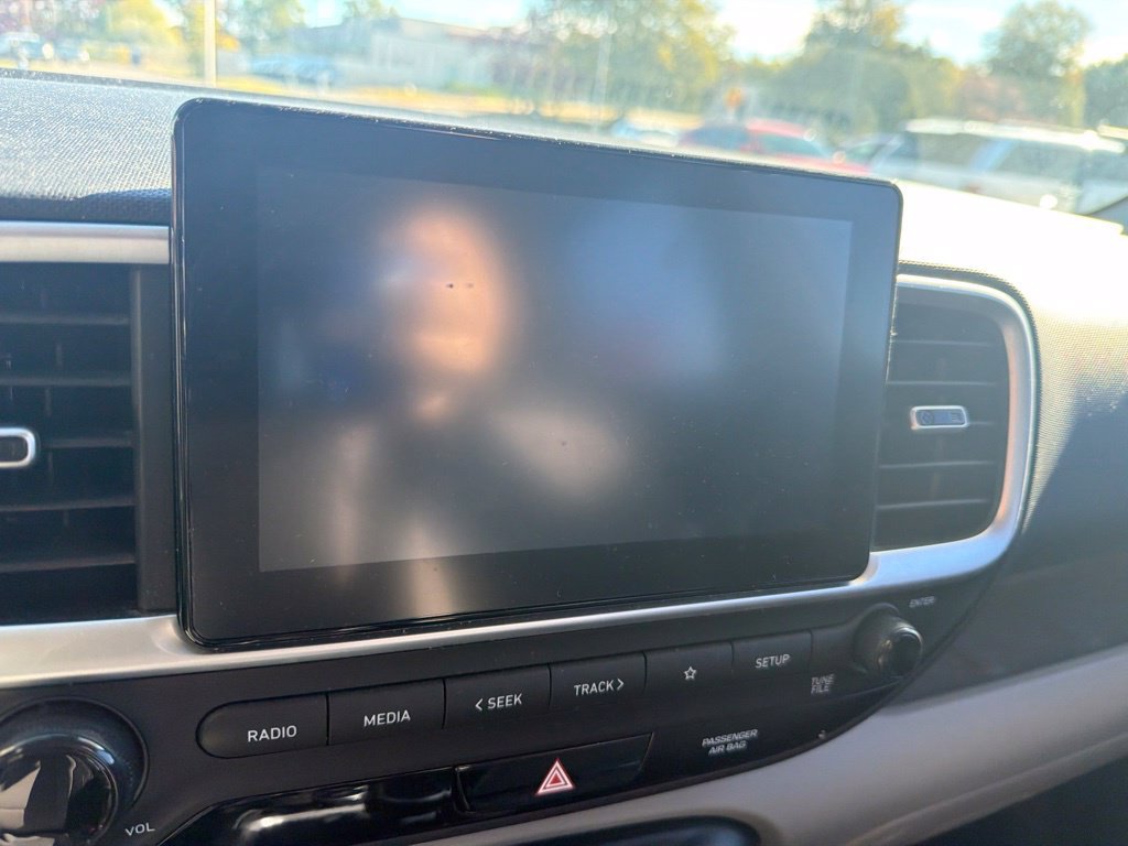 Used 2024 Hyundai Venue SEL FWD image 19