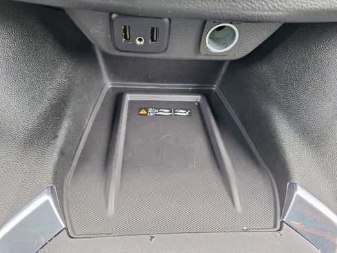 Used 2023 Chevrolet Traverse LT FWD image 16