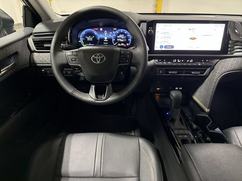 Used 2026 Toyota Camry XLE AWD/4WD image 11