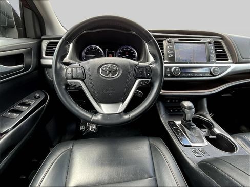 Used 2018 Toyota Highlander XLE AWD/4WD image 11