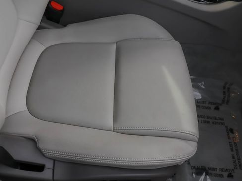 Used 2018 Jaguar XE Premium image 35