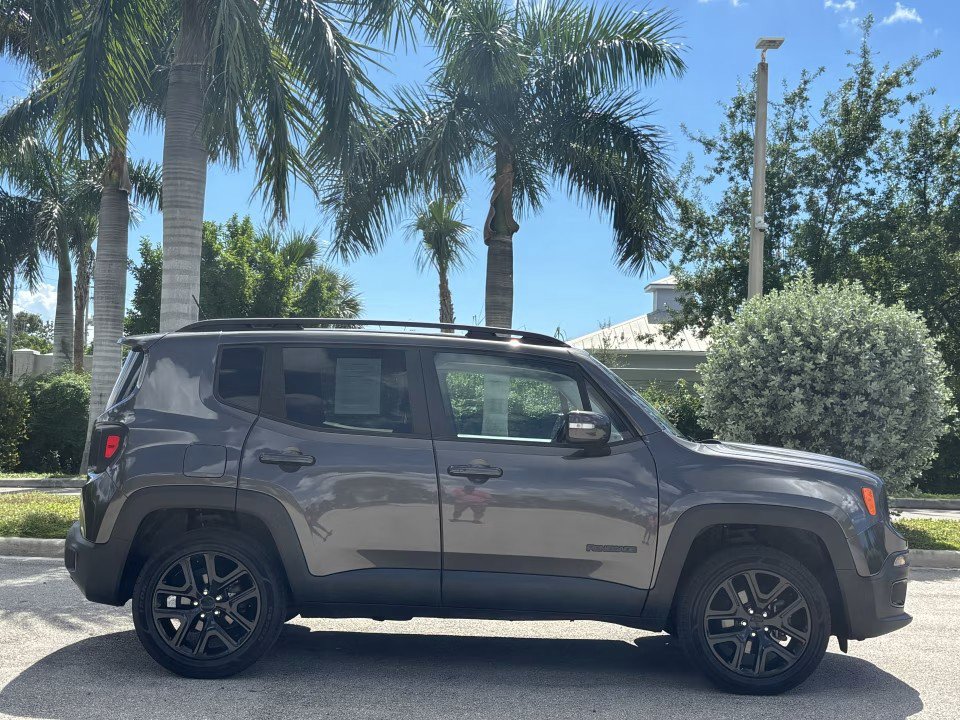 Used 2017 Jeep Renegade Altitude AWD/4WD image 5