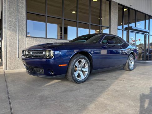 Used 2015 Dodge Challenger SXT image 35