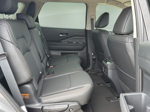 New 2026 Nissan Pathfinder SL AWD/4WD image 18