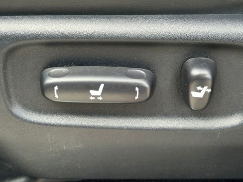 Used 2016 Toyota Land Cruiser image 29