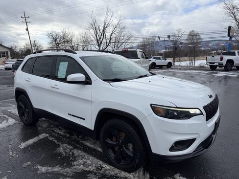 Used 2019 Jeep Cherokee Latitude Plus image 3