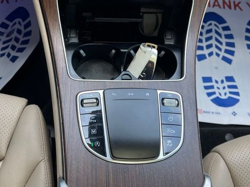 Used 2022 Mercedes-Benz GLC 300 4MATIC image 17