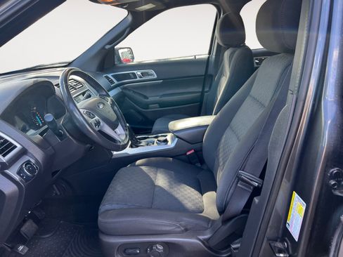 Used 2015 Ford Explorer XLT image 9