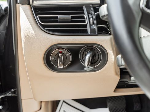 Used 2022 Porsche Macan image 19