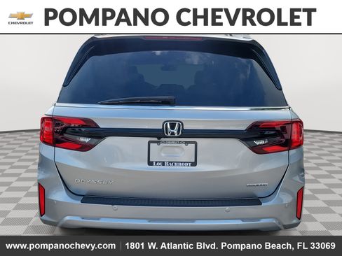 Used 2025 Honda Odyssey Touring image 4