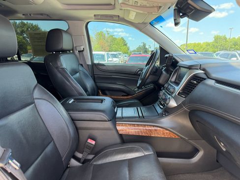 Used 2015 Chevrolet Suburban LTZ RWD image 13