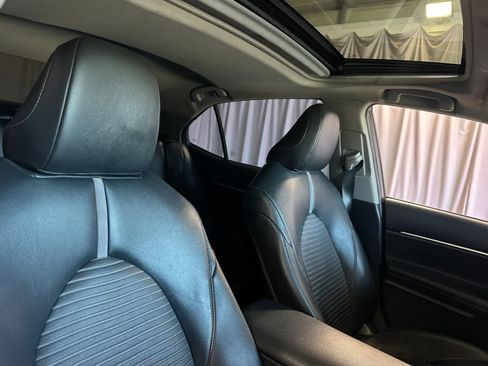 Used 2018 Toyota Camry SE w/ Moonroof Package FWD image 17