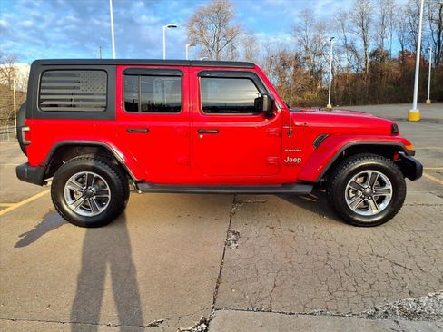 Used 2018 Jeep Wrangler Unlimited Sahara image 7