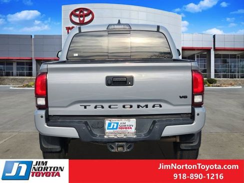 Used 2018 Toyota Tacoma TRD Off-Road image 7
