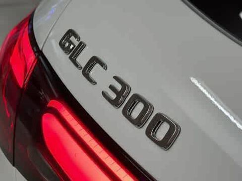 Used 2024 Mercedes-Benz GLC 300 4MATIC image 9