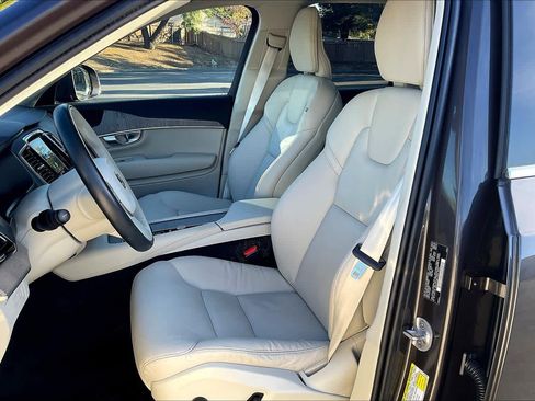 Used 2024 Volvo XC90 T8 Plus image 28