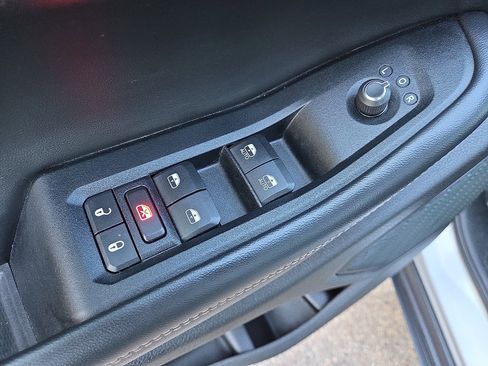 Used 2024 Jeep Grand Cherokee Altitude image 12