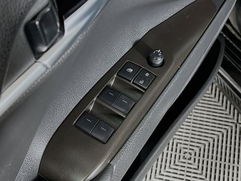 Used 2024 Toyota Camry SE image 18