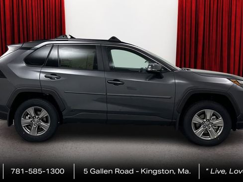 Used 2024 Toyota RAV4 XLE AWD/4WD image 4