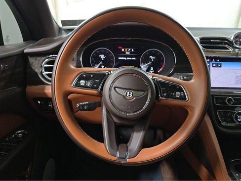Used 2021 Bentley Bentayga AWD/4WD image 3