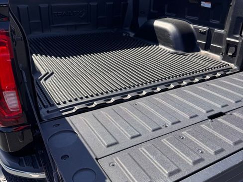 Used 2025 GMC Sierra 1500 SLT image 12