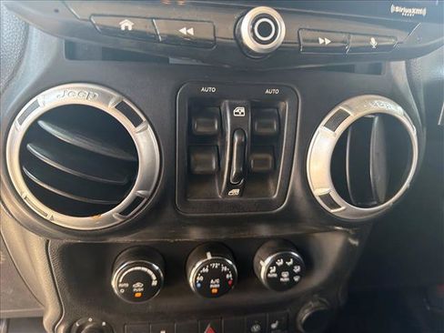 Used 2013 Jeep Wrangler Unlimited Rubicon w/ Connectivity Group AWD/4WD image 16