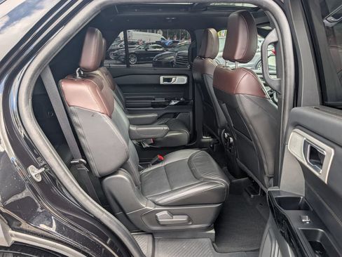 Used 2023 Ford Explorer Platinum w/ Technology Package AWD/4WD image 17