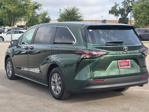 Certified 2026 Toyota Sienna LE FWD image 3