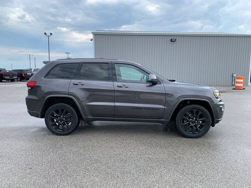Used 2020 Jeep Grand Cherokee Altitude AWD/4WD image 11