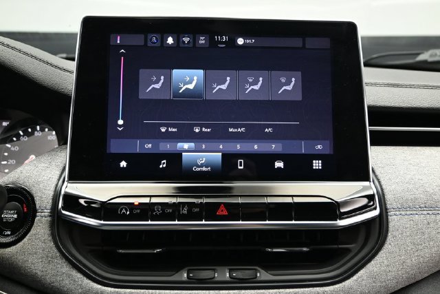 Certified 2024 Jeep Compass Latitude AWD/4WD image 33