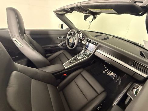 Certified 2019 Porsche 911 Carrera S image 18