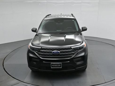 Certified 2024 Ford Explorer XLT RWD image 31