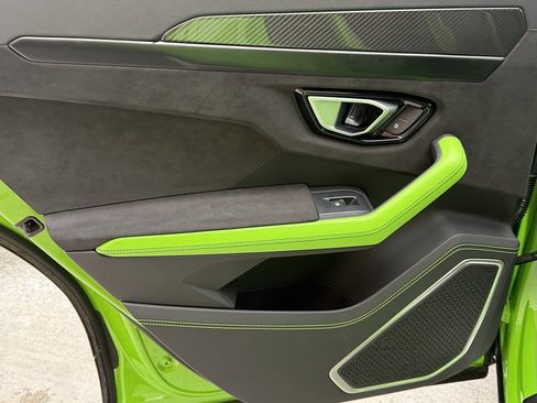 Used 2022 Lamborghini Urus image 21